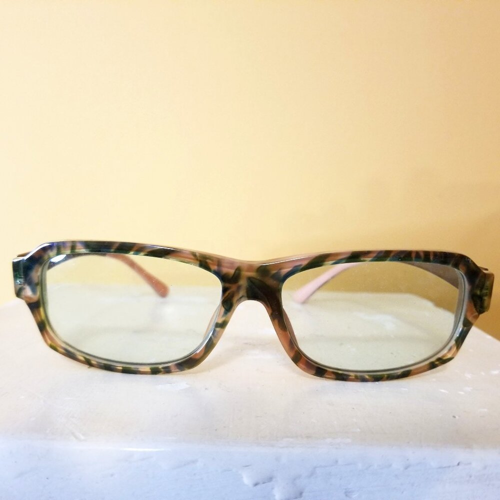 FASHIONABLE SUNGLASSES